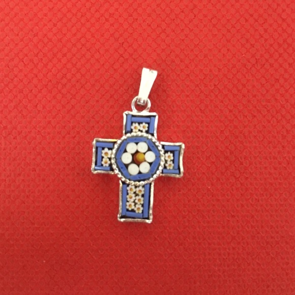 🚫SOLD🚫 AUTHENTIC MURANO CROSS PENDANT