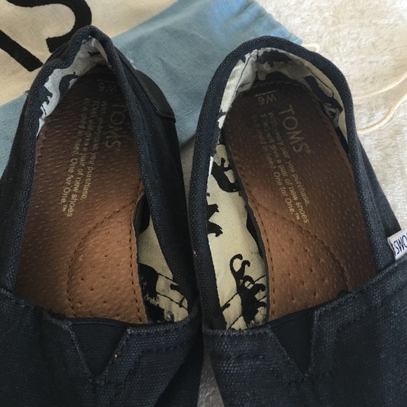 Sold-----toms - Picture 4 of 4