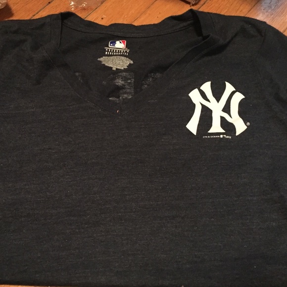 Yankees v neck t shirt