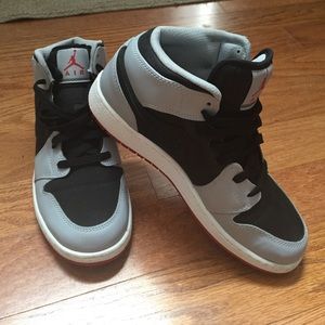 Sneaker only worn once.