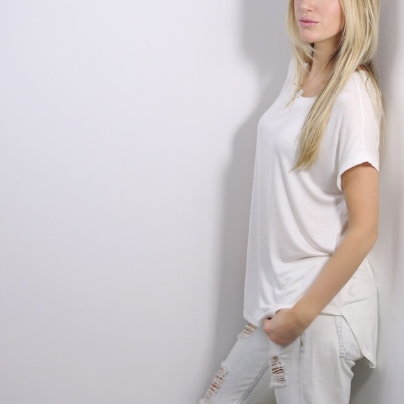 SOLD OUT▫️Soft White Tee - Picture 3 of 4