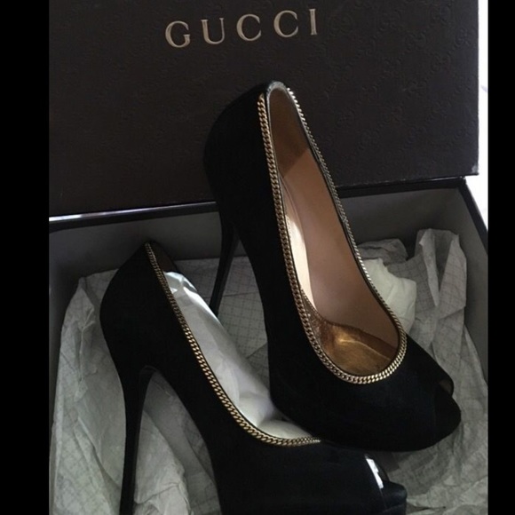 Gucci Heels / Black Suede W. Gold Chain