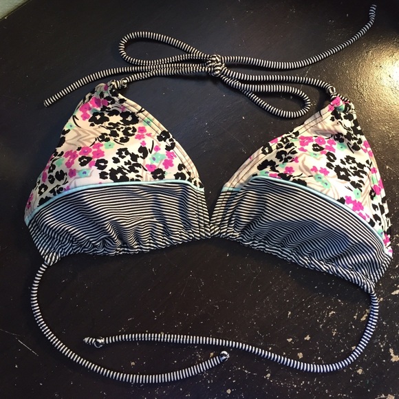 🌺 Floral bathing suit top! 🌺