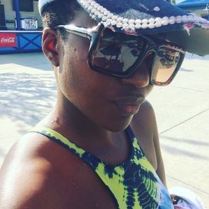 Meet your Posher, Nia