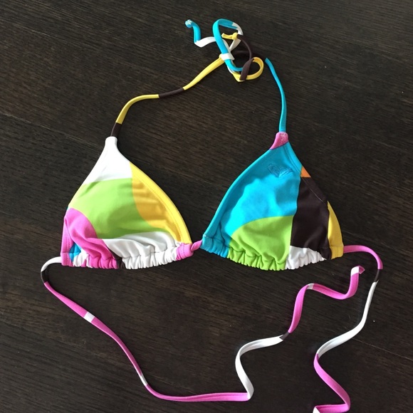 👙Super cute and sporty Roxy bikini top! Small