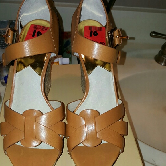 A new Micheal Kors No box Wedge