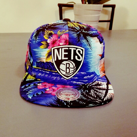 Nike floral snap back