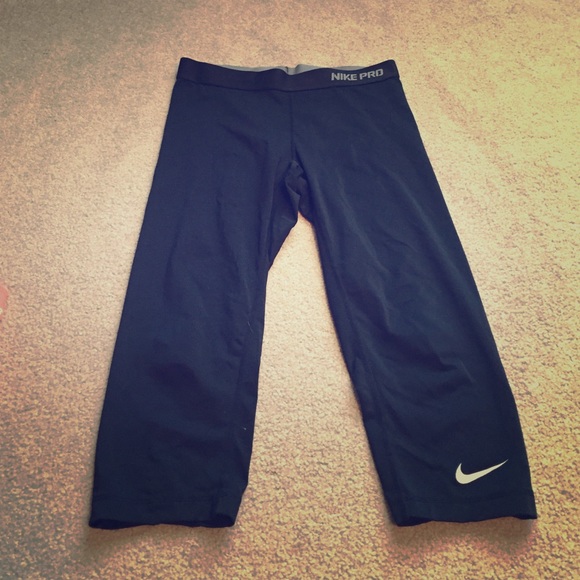 Nike Pro Running Crops