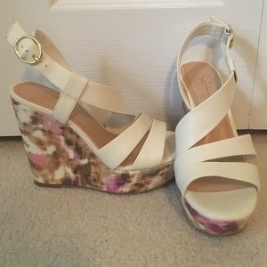 Jessica Simpson white wedges size 6
