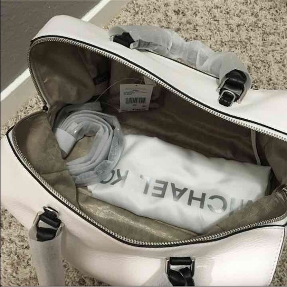 *SOLD* Michael Kors Kirby - Picture 4 of 4