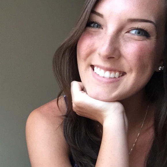 Meet your Posher, Carly - Picture 1 of 1