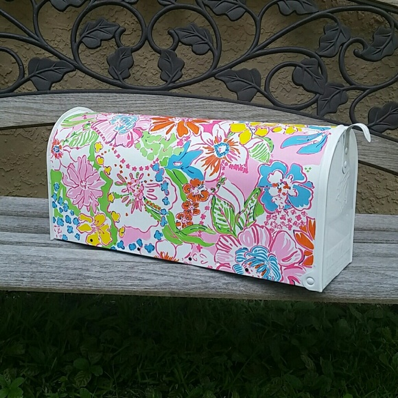 !!SOLD ON ETSY!! Lilly Pulitzer Mailbox - Picture 4 of 4