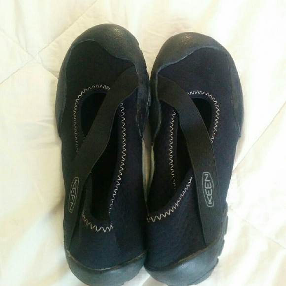 Sporty "Keen" water shoes black size 7
