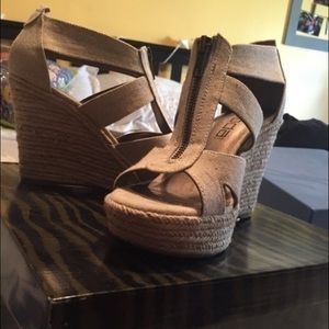 Beige Zipper Wedges