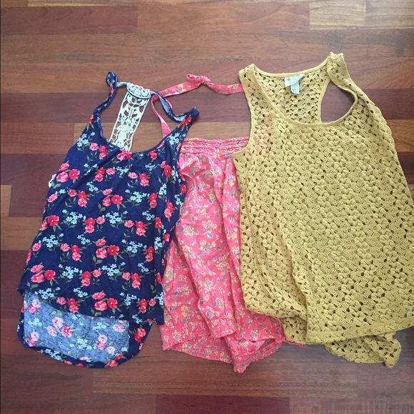 Bundle of three tank tops perfect for summer!🌞🔥