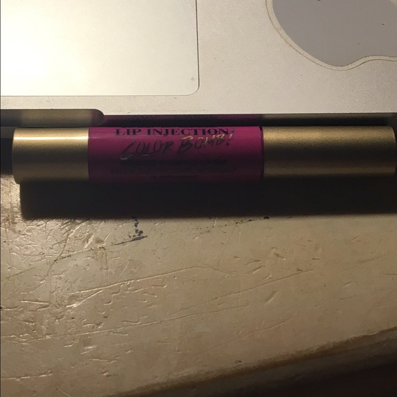 Too Faced lip injection color bomb