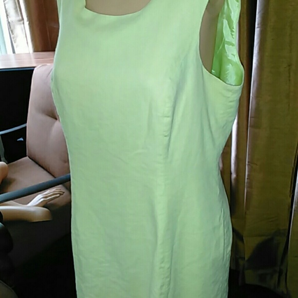 Lined light green dress - Picture 3 of 3