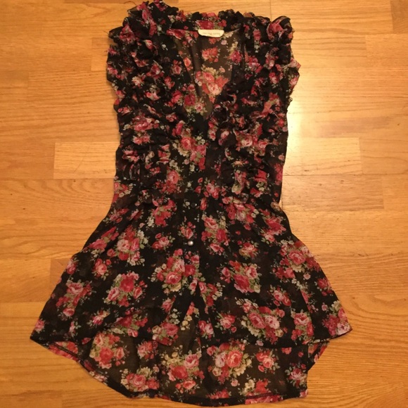 Flowery ruffled top