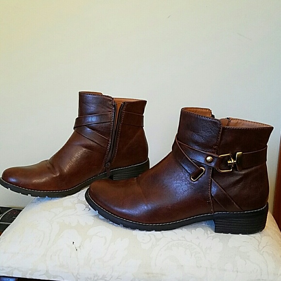 SALE! 1 HOUR ONLY!! EuroSoft by Sofft ankle boots