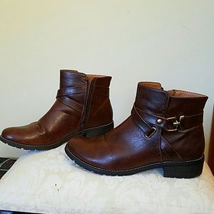 SALE! 1 HOUR ONLY!! EuroSoft by Sofft ankle boots