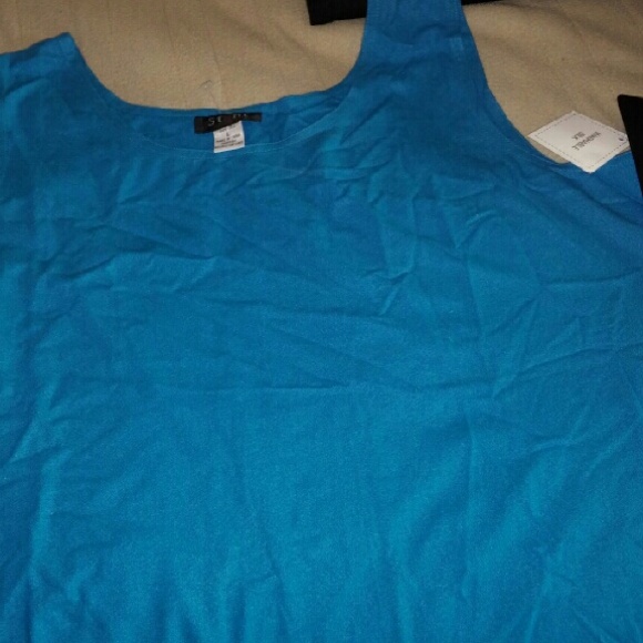 Sleeveless top - Picture 1 of 1