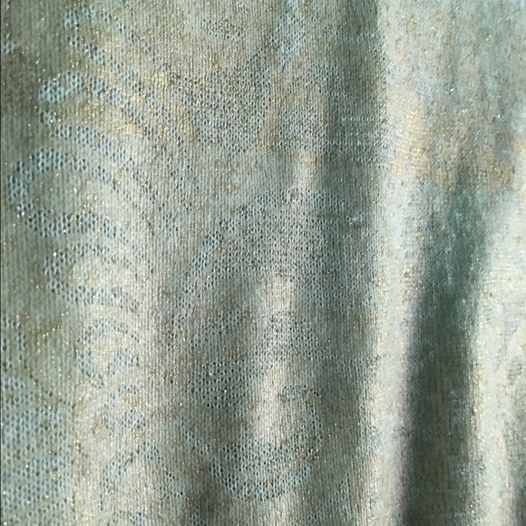 FOREVER 21, cropped gold decal sweatshirt💕 - Picture 4 of 4