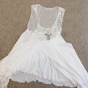 Whit crochet razorback cropped tank top