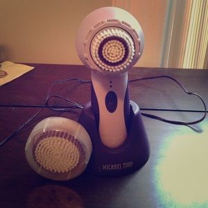 Michael Todd soniclear facial brush