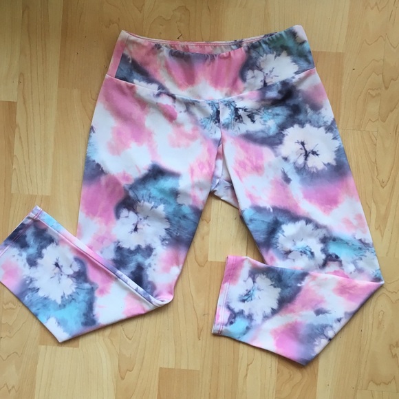 Capri tie dye workout pants