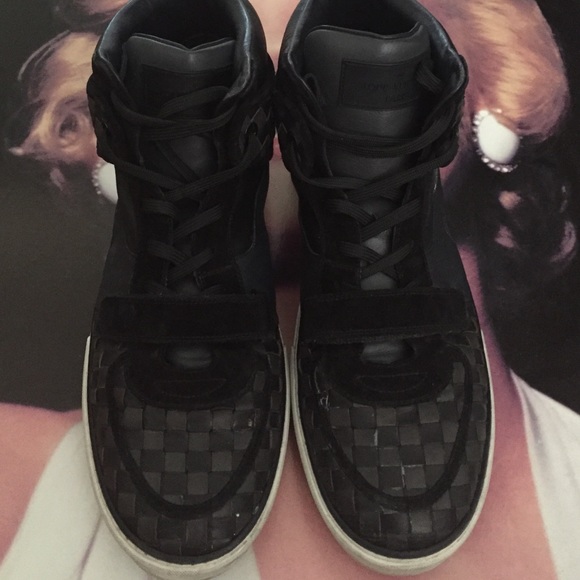 MENS high top tower sneakers!!! Great Deal!!🤑