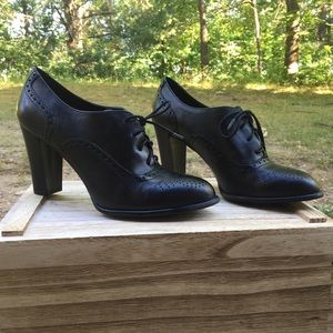 Black Wingtip Heels - *NEVER WORN*