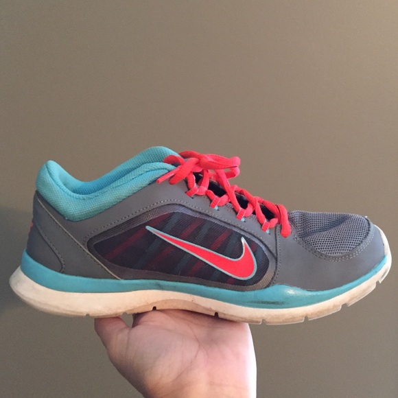 Nike Shoes - Nike tennis shoes