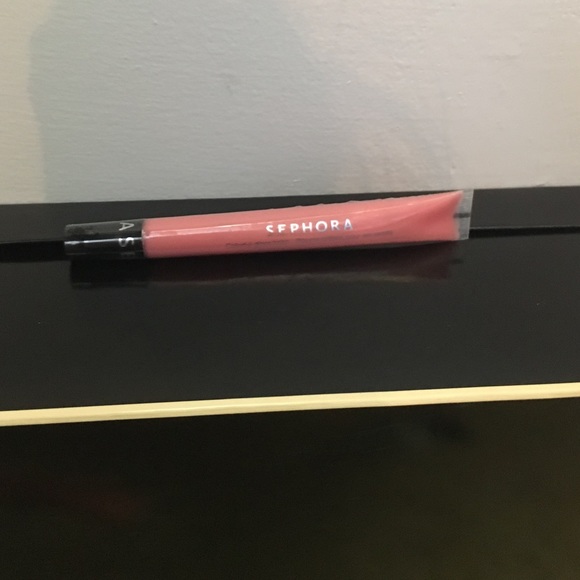 Lip Gloss-Flowers in Hair