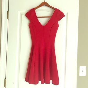 Gorgeous & flattering red dress