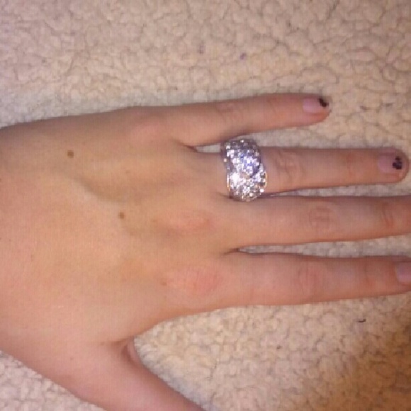 ?Shiney ring?? - Picture 2 of 2
