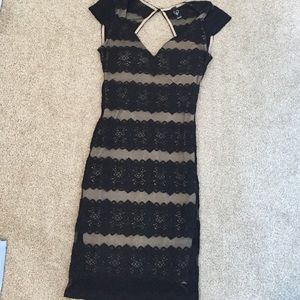 Bodycon lace dress