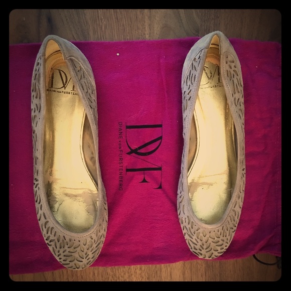 DVF grey/tan Suade flat shoes