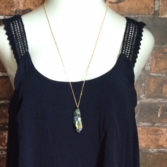 Jewelry - Stone w/ iridescent color necklace