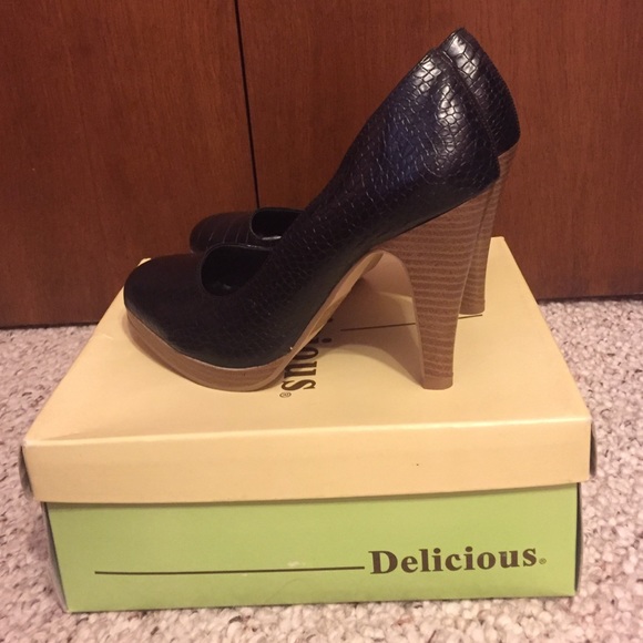 Black pumps - Picture 3 of 4