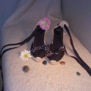 Anne Klein Strappy wedges