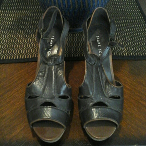 Shoes - Picture 1 of 2