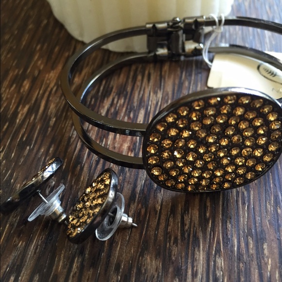 Bracelet and earring set; never worn, brand new - Picture 3 of 4