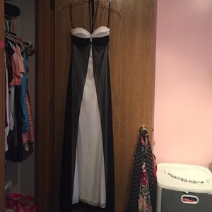 Long black/white dress