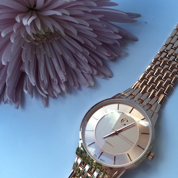 🎀CLEARANCE🎀  Rose Gold Chain Statement Watch - Picture 2 of 3