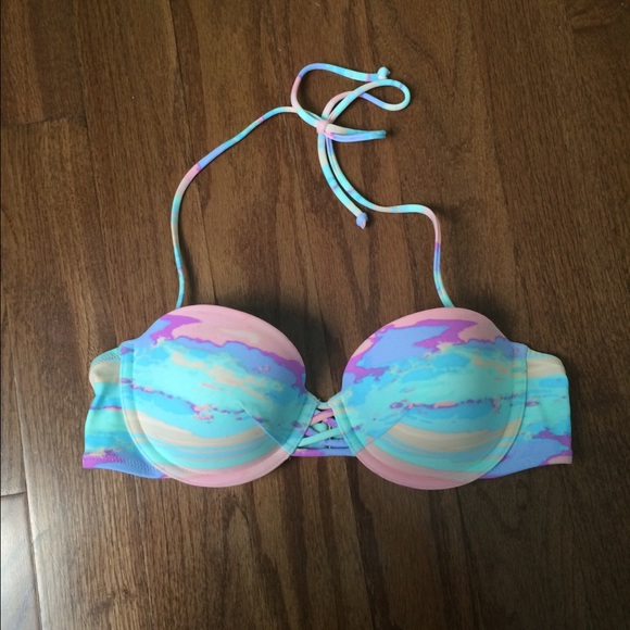 NWOT Victoria's Secret bikini top