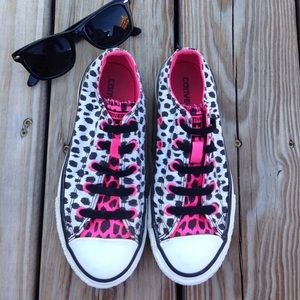 Cheetah print Converse