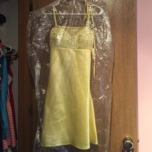 Short yellow dress