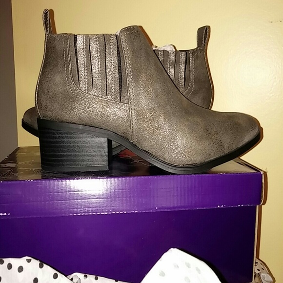 BC Footwear Stand up straight