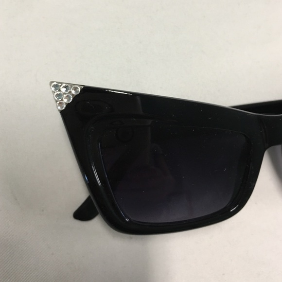 New black cat eye sunglasses - Picture 2 of 4