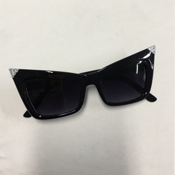 New black cat eye sunglasses - Picture 4 of 4